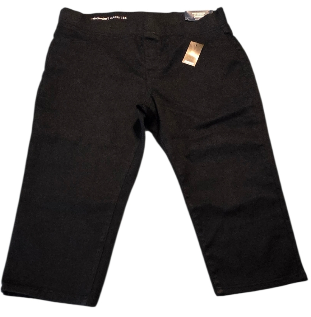 NWT Avenue Black Pull On Butter Soft Crop Denim Capri Size 24